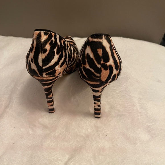 Pumps - Picture 2 of 4